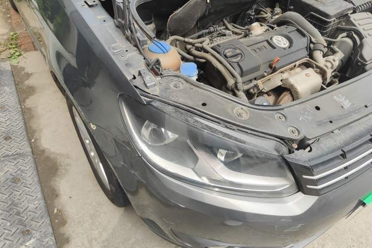 Used Volkswagen Touran 2011 1.4T DSG Zhiya Edition 5 Seats Right Front Headlight