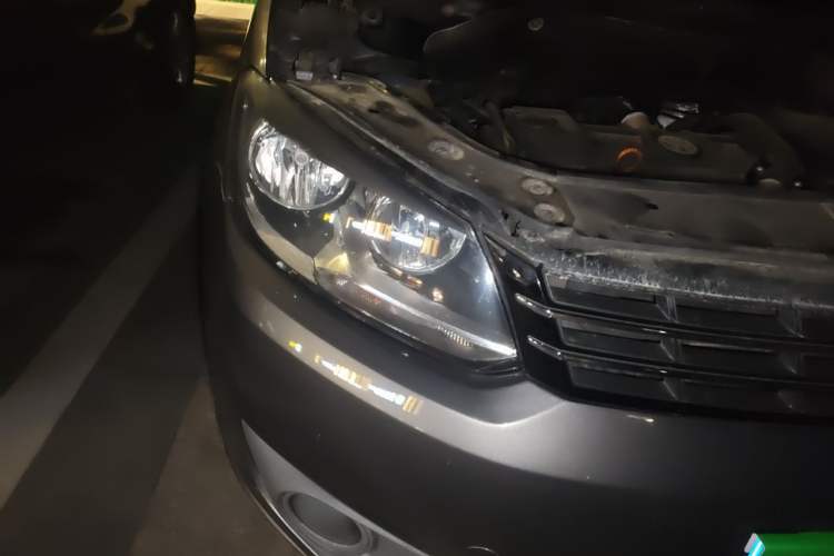 Used Volkswagen Touran 2011 1.4T Manual Zhiya Edition 5 Seats Right Front Headlight