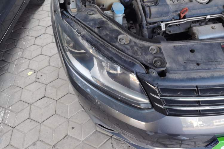 Used Volkswagen Touran 2011 1.4T DSG Zhiya Edition 5 Seats Right Front Headlight