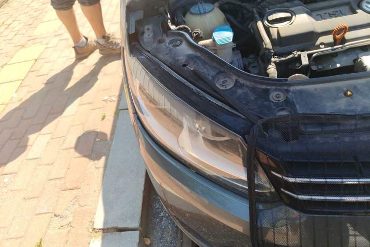 Used Volkswagen Touran 2011 1.4T Manual ZhiShang Edition 5-seater Right Front Headlight