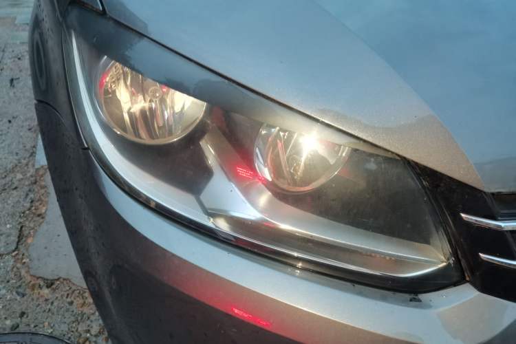 Used Volkswagen Touran 2011 1.4T Manual Zhiya Edition 5 Seats Right Front Headlight