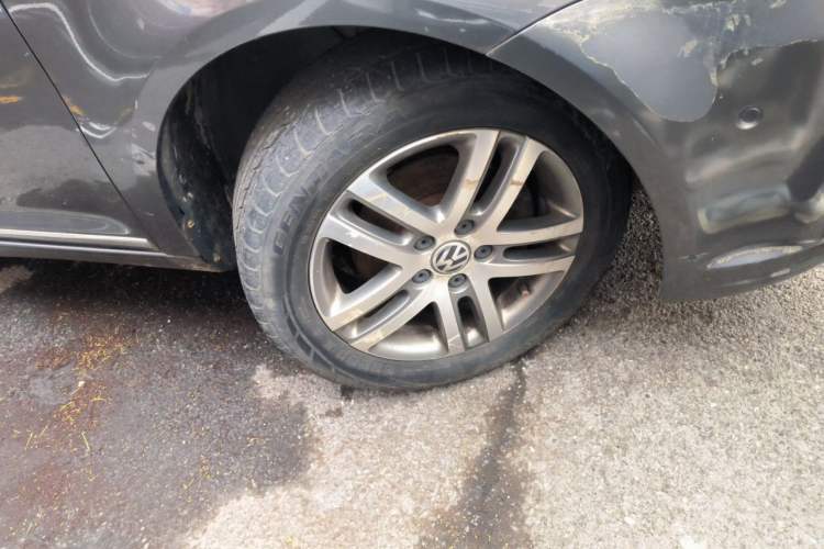 Used Volkswagen Touran 2011 1.4T Manual ZhiZhen Edition 5 Seats Right Front Wheel Hub