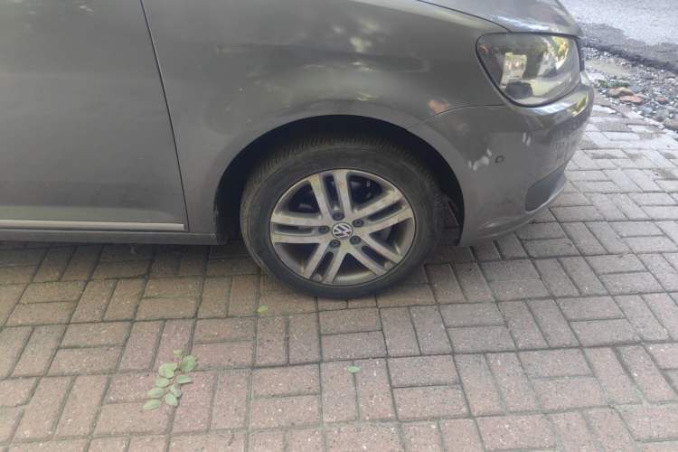Used Volkswagen Touran 2011 1.4T DSG ZhiZhen Edition 5 Seats Right Front Wheel Hub