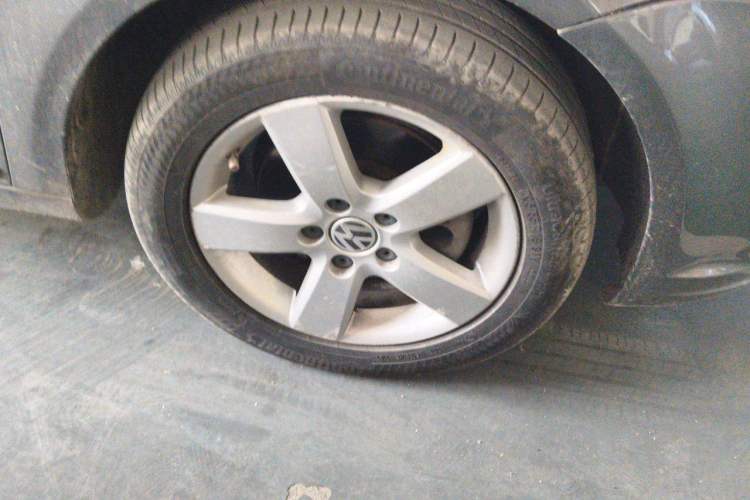Used Volkswagen Touran 2011 1.4T DSG Zhiya Edition 5 Seats Right Front Wheel Hub