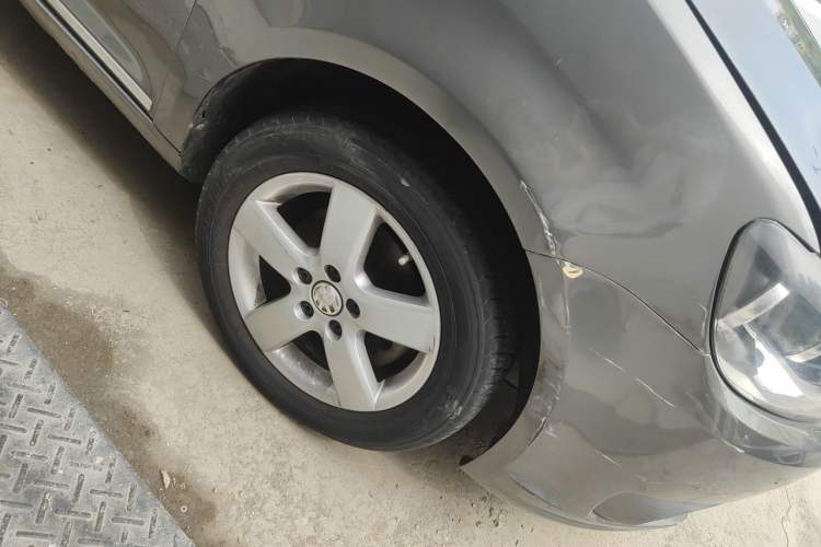 Used Volkswagen Touran 2011 1.4T DSG Zhiya Edition 5 Seats Right Front Wheel Hub