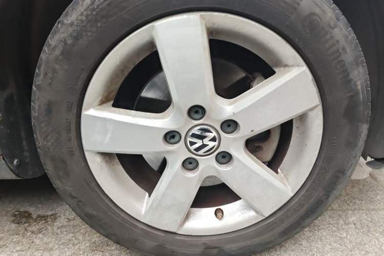 Used Volkswagen Touran 2011 1.4T Manual Zhiya Edition 5 Seats Right Front Wheel Hub