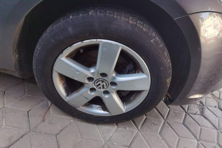 Used Volkswagen Touran 2011 1.4T DSG Zhiya Edition 5 Seats Right Front Wheel Hub