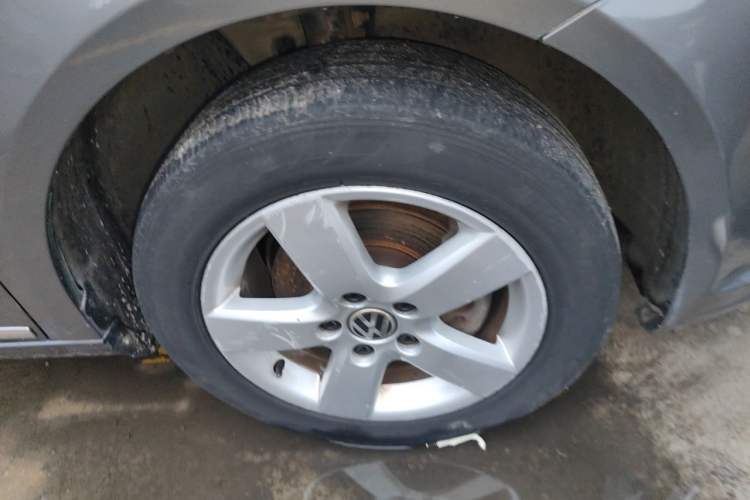 Used Volkswagen Touran 2011 1.4T DSG Zhiya Edition 5 Seats Right Front Wheel Hub