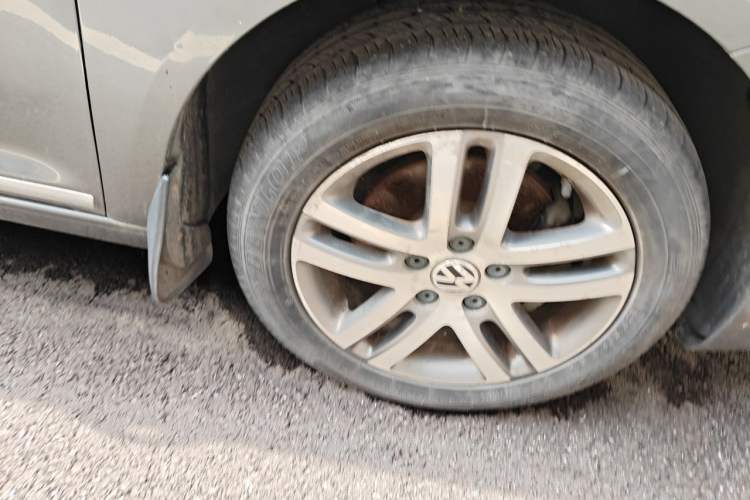 Used Volkswagen Touran 2011 1.4T DSG Zhiya Edition 5 Seats Right Front Wheel Hub