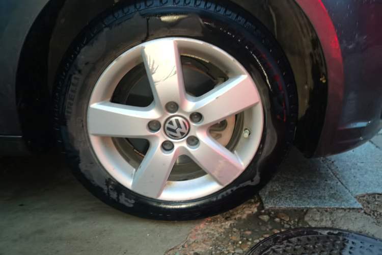 Used Volkswagen Touran 2011 1.4T Manual Zhiya Edition 5 Seats Right Front Wheel Hub