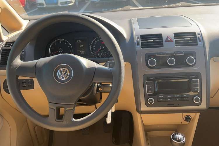 Used Volkswagen Touran 2011 1.4T Manual ZhiShang Edition 5-seater Steering Wheel