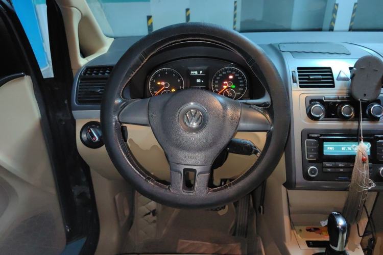 Used Volkswagen Touran 2011 1.4T DSG Zhiya Edition 5 Seats Steering Wheel