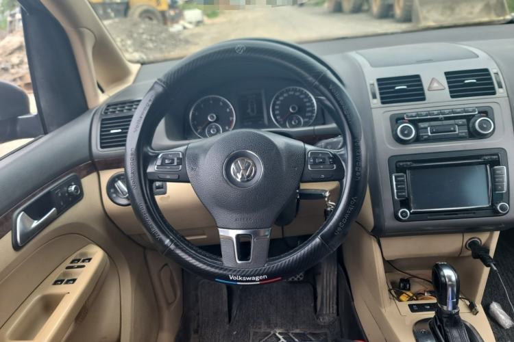 Used Volkswagen Touran 2011 1.4T DSG ZhiZhen Edition 7-Seater Steering Wheel