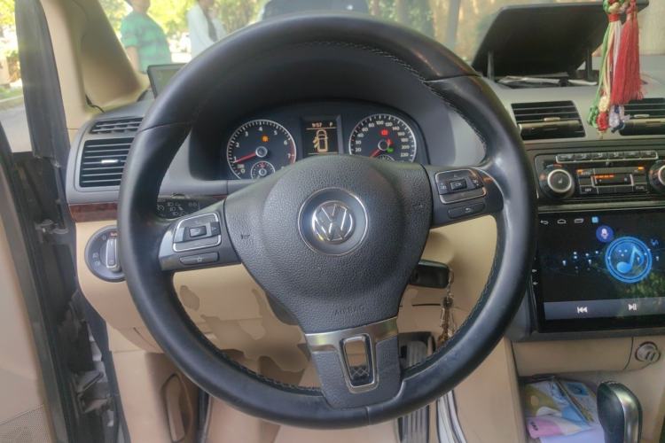 Used Volkswagen Touran 2011 1.4T DSG ZhiZhen Edition 5 Seats Steering Wheel