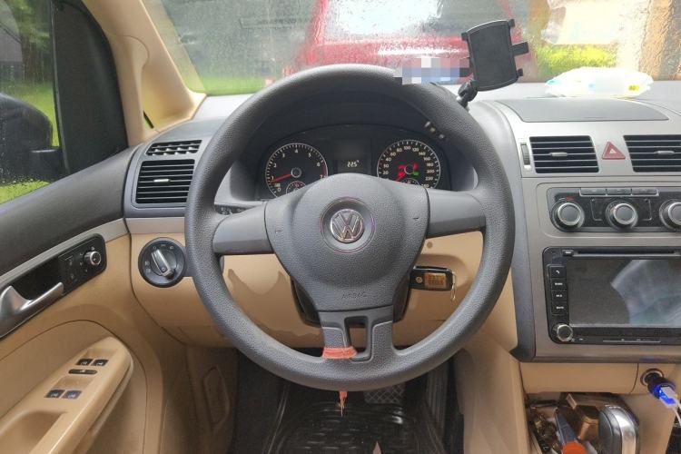 Used Volkswagen Touran 2011 1.4T DSG Zhiya Edition 5 Seats Steering Wheel