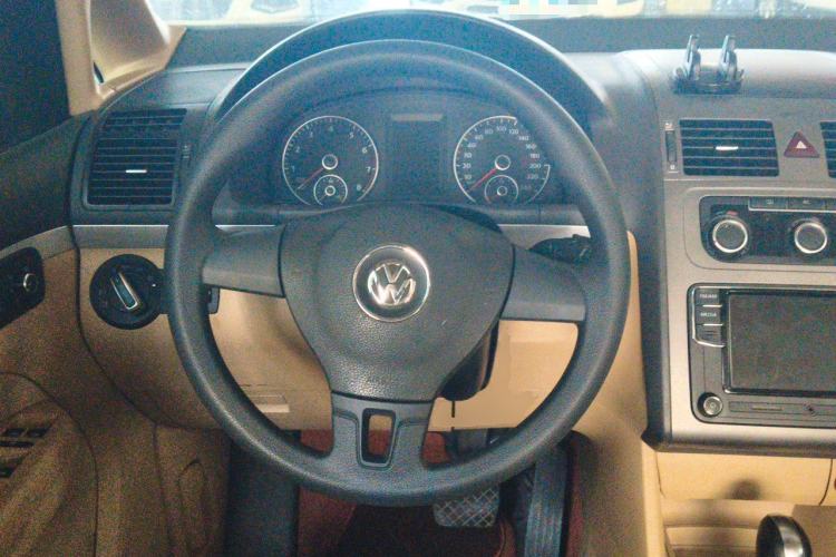 Used Volkswagen Touran 2011 1.4T DSG Zhiya Edition 5 Seats Steering Wheel