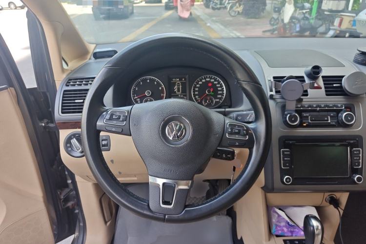 Used Volkswagen Touran 2011 1.4T DSG ZhiZhen Edition 5 Seats Steering Wheel
