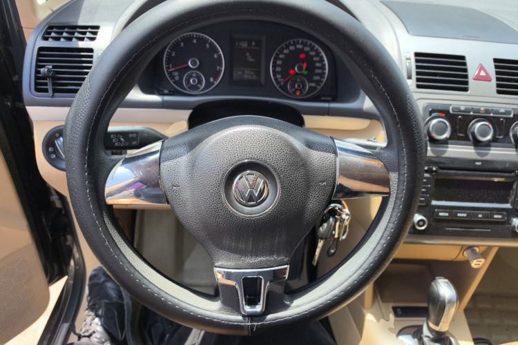 Used Volkswagen Touran 2011 1.4T DSG Zhiya Edition 5 Seats Steering Wheel