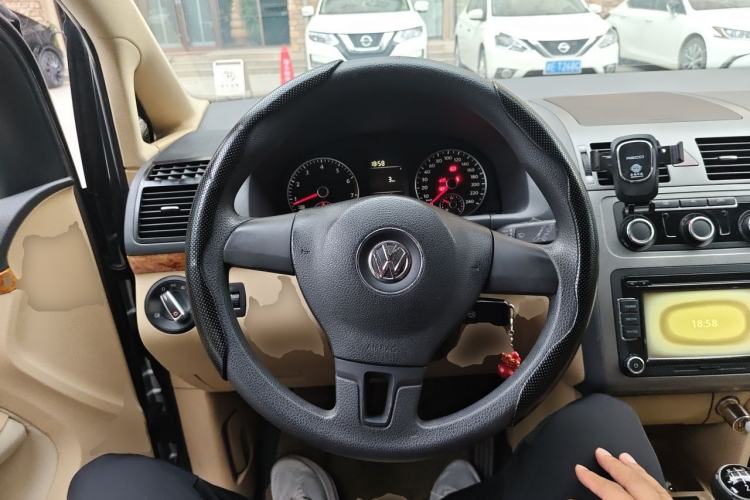 Used Volkswagen Touran 2011 1.4T Manual Zhiya Edition 5 Seats Steering Wheel