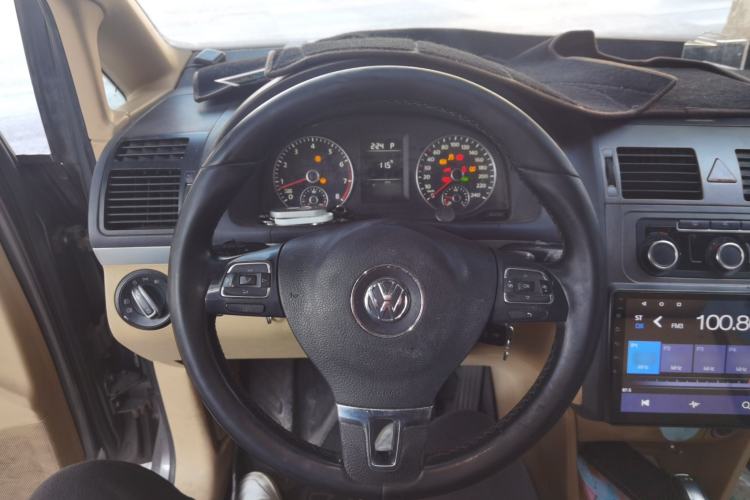 Used Volkswagen Touran 2011 1.4T DSG Zhiya Edition 5 Seats Steering Wheel