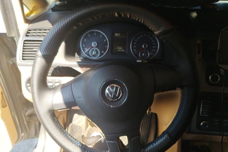 Used Volkswagen Touran 2011 1.4T Manual ZhiShang Edition 5-seater Steering Wheel