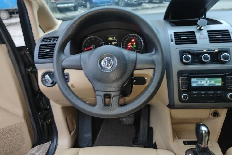 Used Volkswagen Touran 2011 1.4T DSG Zhiya Edition 5 Seats Steering Wheel