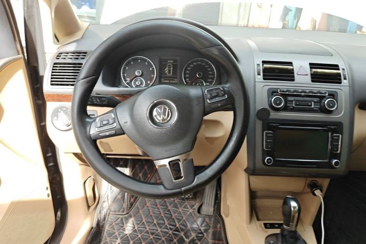 Used Volkswagen Touran 2011 1.4T DSG Zhiya Edition 5 Seats Steering Wheel