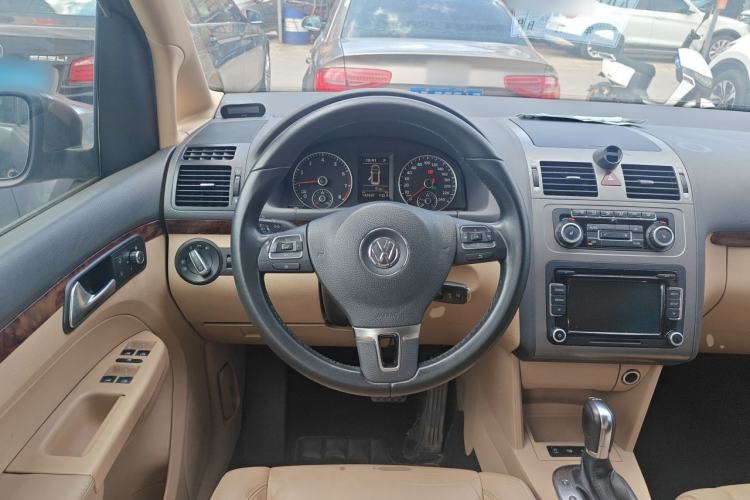 Used Volkswagen Touran 2011 1.4T DSG ZhiZhen Edition 5 Seats Steering Wheel