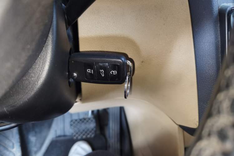 Used Volkswagen Touran 2011 1.4T DSG Zhiya Edition 5 Seats Vehicle Key