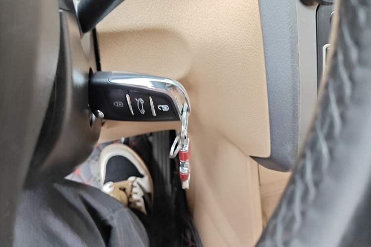 Used Volkswagen Touran 2011 1.4T DSG Zhiya Edition 5 Seats Vehicle Key