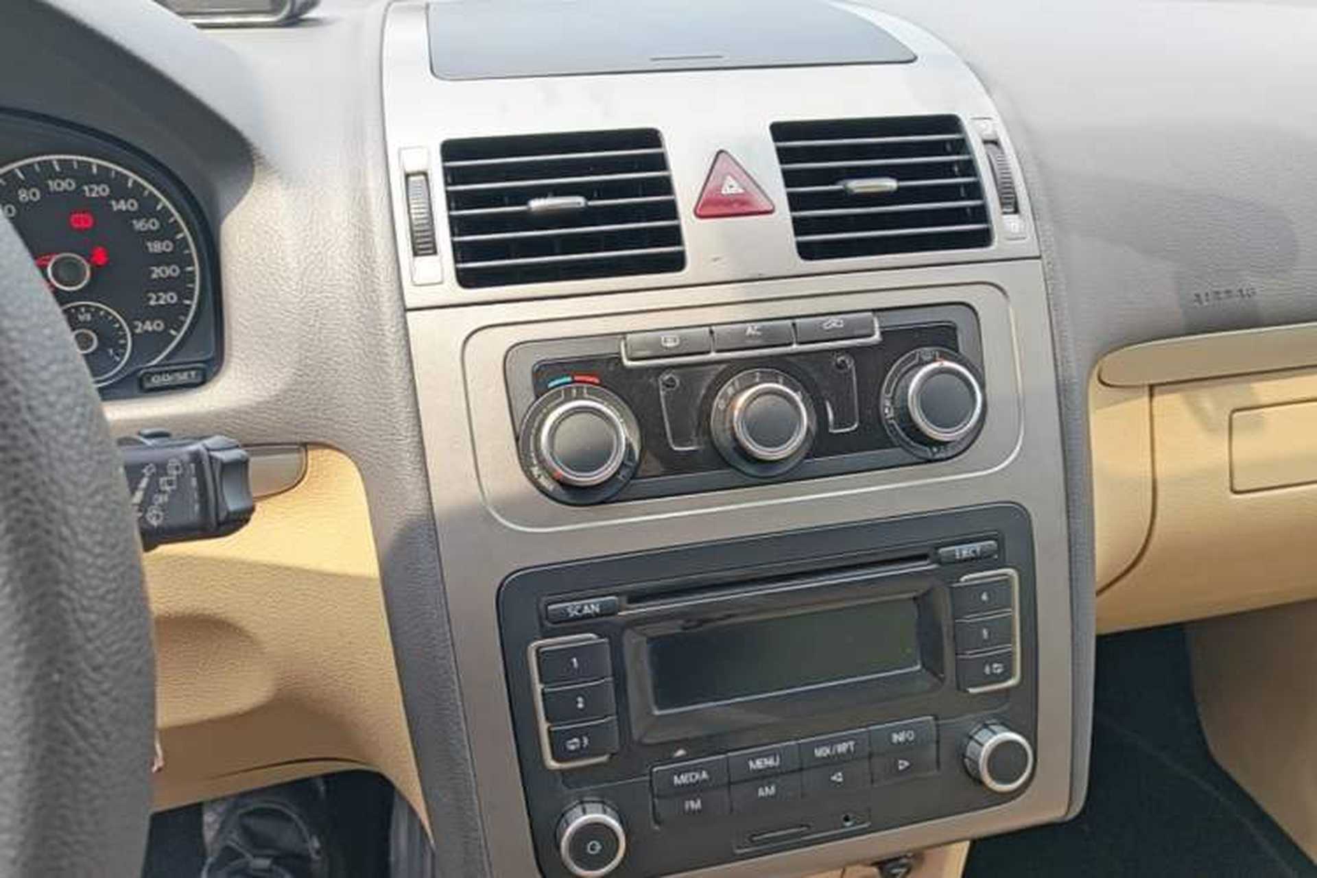 Used Volkswagen Touran 2011 1.4T DSG Zhiya Edition 5 Seats Audio And AC Panel