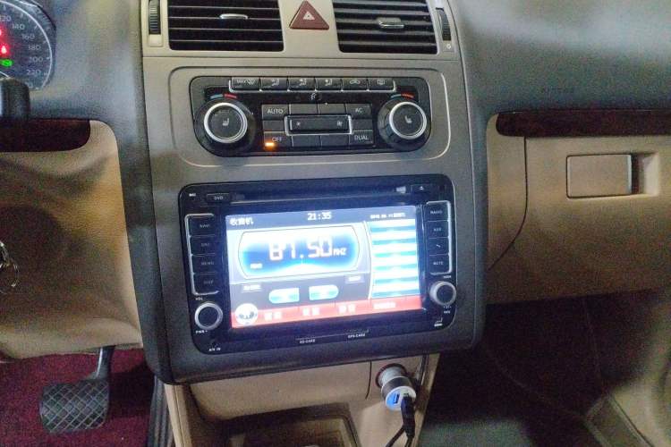 Used Volkswagen Touran 2011 1.4T DSG ZhiZhen Edition 7-Seater Audio And AC Panel