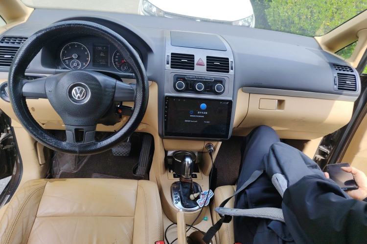 Used Volkswagen Touran 2011 1.4T DSG Zhiya Edition 5 Seats Center Console