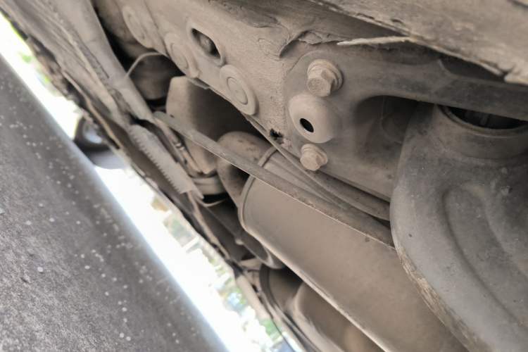 Used Volkswagen Touran 2011 1.4T Manual ZhiShang Edition 5-seater Chassis Rear Left