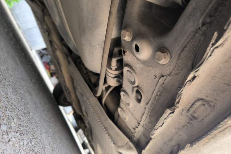 Used Volkswagen Touran 2011 1.4T Manual ZhiShang Edition 5-seater Chassis Rear Right