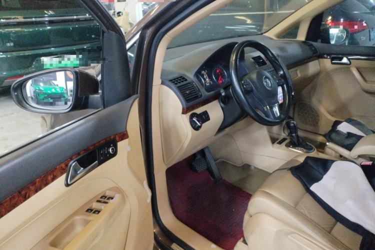Used Volkswagen Touran 2011 1.4T DSG ZhiZhen Edition 7-Seater Driver Seat