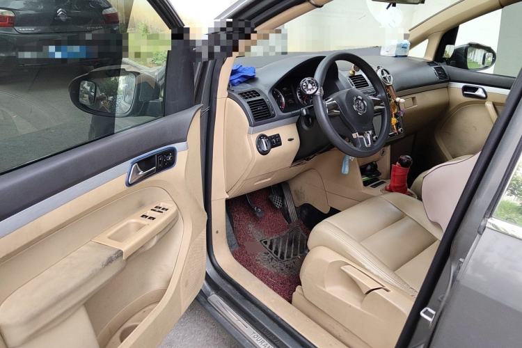 Used Volkswagen Touran 2011 1.4T Manual ZhiShang Edition 5-seater Driver Seat