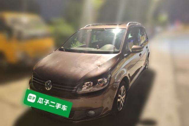 Ojetý Volkswagen Touran 2011 1.4T DSG ZhiZhen Edition 5 Seats