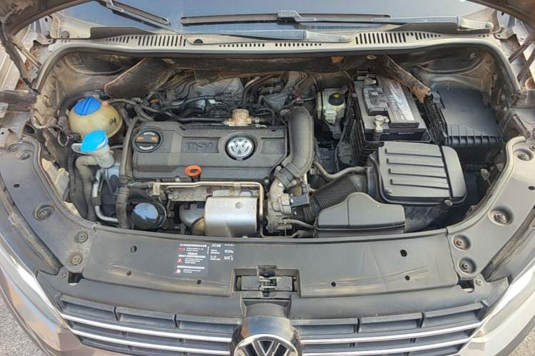 Used Volkswagen Touran 2011 1.4T DSG Zhiya Edition 5 Seats Engine Bay