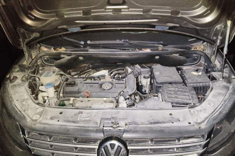 Used Volkswagen Touran 2011 1.4T DSG Zhiya Edition 5 Seats Engine Bay