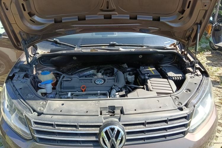 Used Volkswagen Touran 2011 1.4T Manual Zhiya Edition 5 Seats Engine Bay