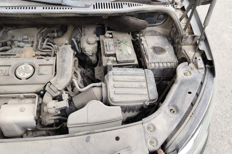 Used Volkswagen Touran 2011 1.4T Manual ZhiShang Edition 5-seater Engine Bay Left