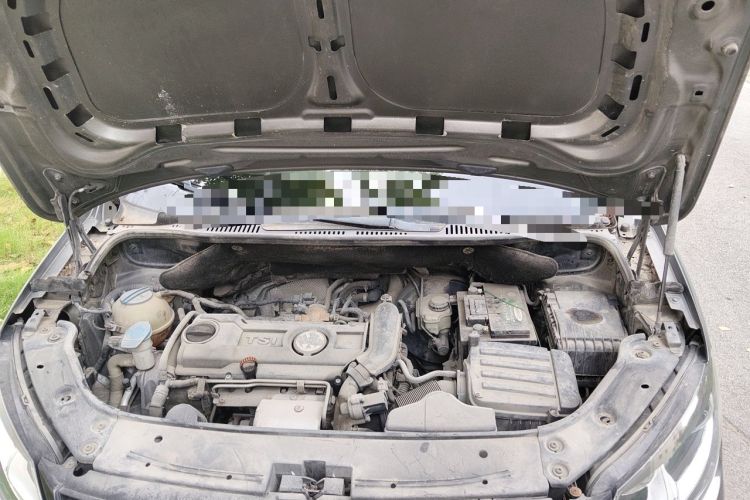Used Volkswagen Touran 2011 1.4T Manual ZhiShang Edition 5-seater Engine Bay