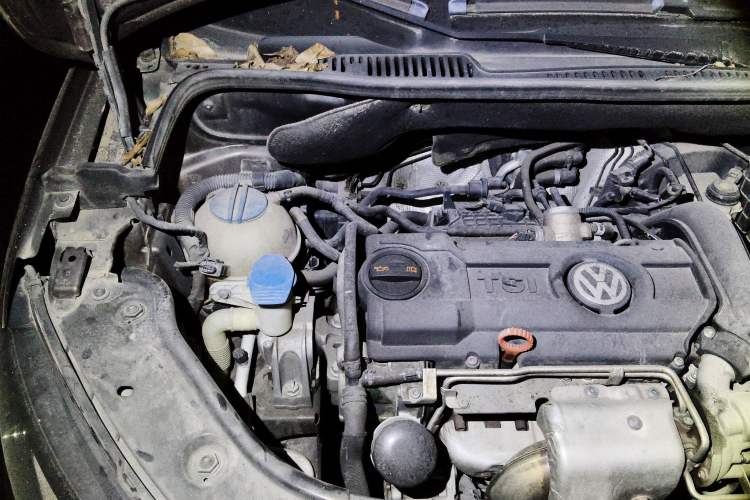 Used Volkswagen Touran 2011 1.4T DSG Zhiya Edition 5 Seats Engine Bay Right