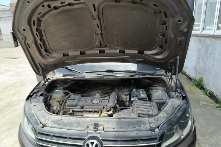 Used Volkswagen Touran 2011 1.4T Manual ZhiShang Edition 5-seater Engine Bay
