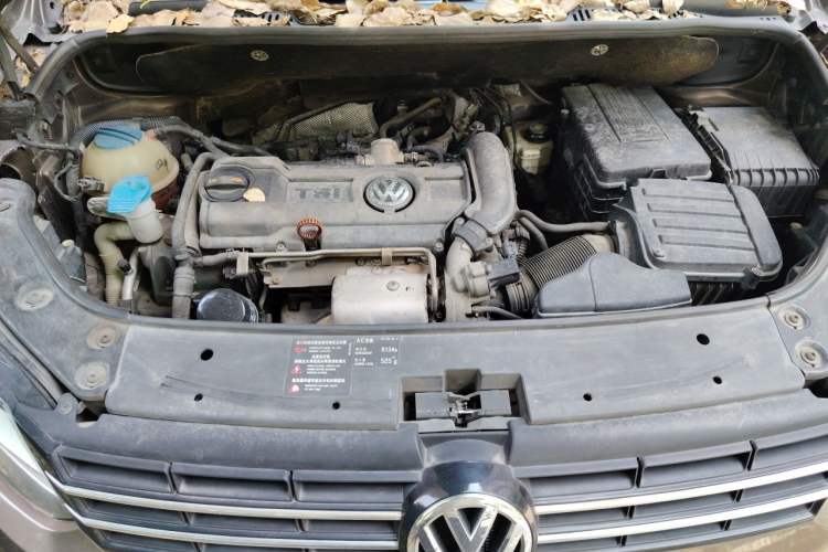 Used Volkswagen Touran 2011 1.4T DSG Zhiya Edition 5 Seats Engine Bay