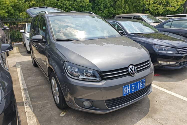 Used Volkswagen Touran 2011 1.4T DSG Zhiya Edition 5 Seats Front Right 45 Deg