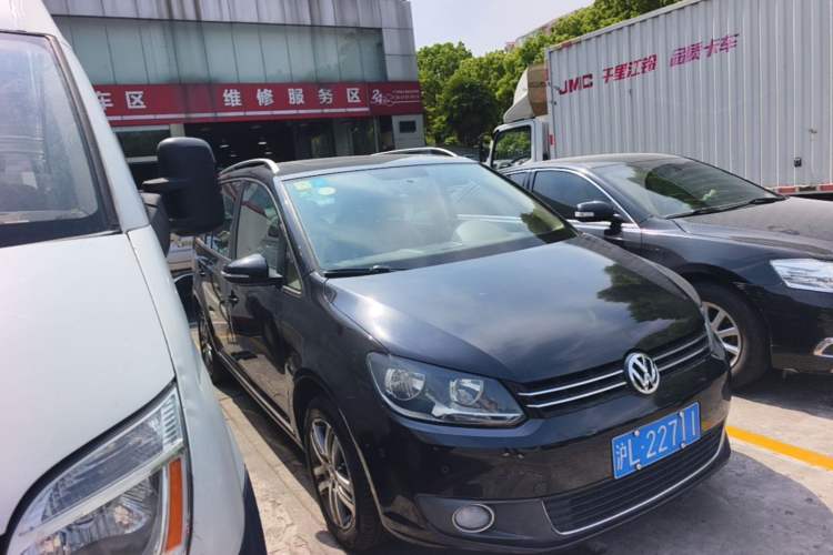Used Volkswagen Touran 2011 1.4T DSG ZhiZhen Edition 5 Seats Front Right 45 Deg