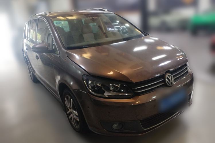Used Volkswagen Touran 2011 1.4T DSG ZhiZhen Edition 7-Seater Front Right 45 Deg