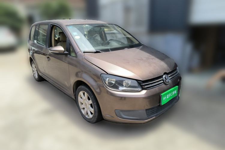 Used Volkswagen Touran 2011 1.4T Manual ZhiShang Edition 5-seater Front Right 45 Deg